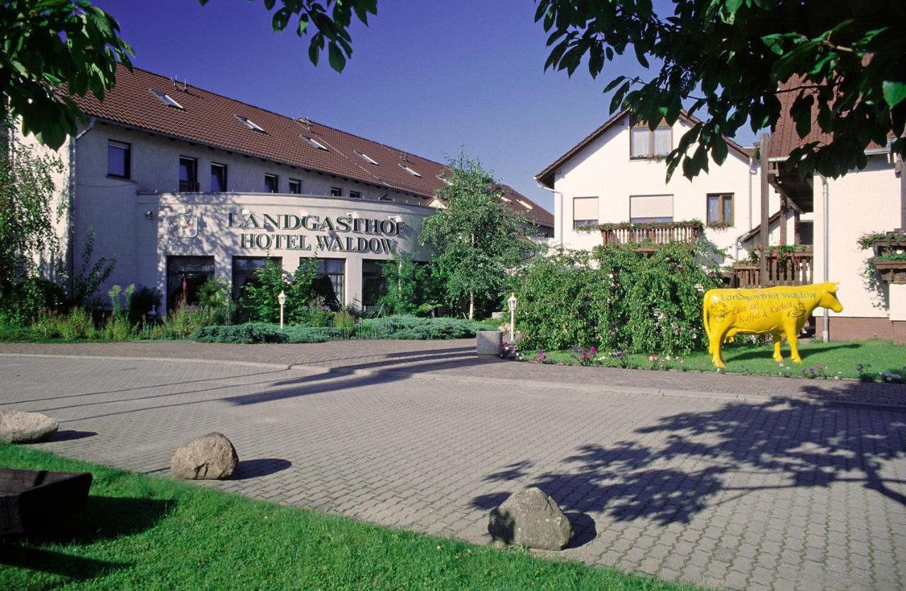 Landgasthof & Hotel Waldow Guben Eksteriør billede